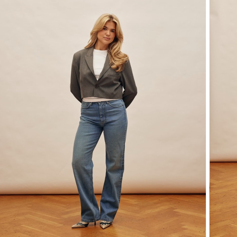 Djerf Avenue Straight Jeans in Mid Blue